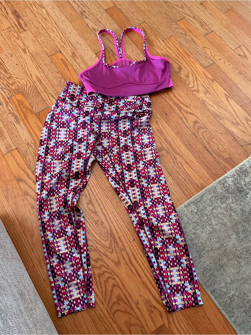 Free people Large set performance Women's Pink Geo-Print Active 2 pcs Set